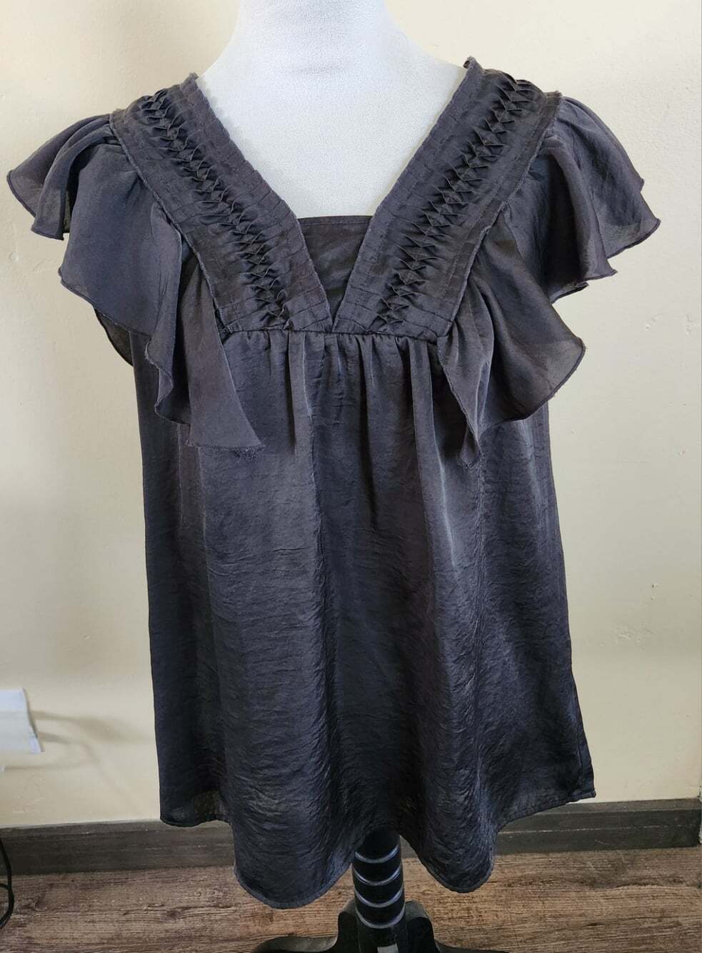 Adiva Dark Gray Ruffled Short Sleeve Satin Blouse - Womens Size Large